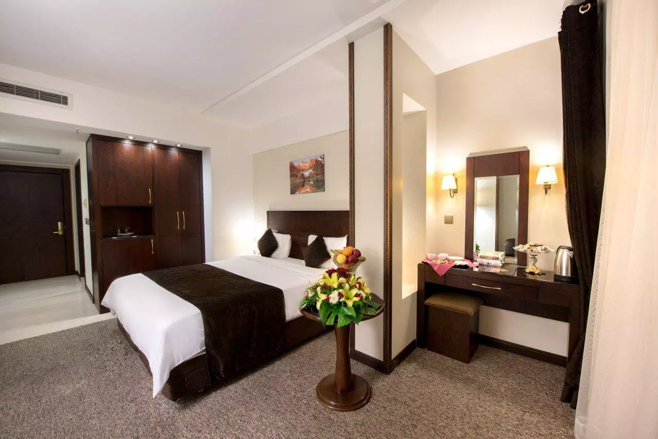 Javaher Shargh Hotel