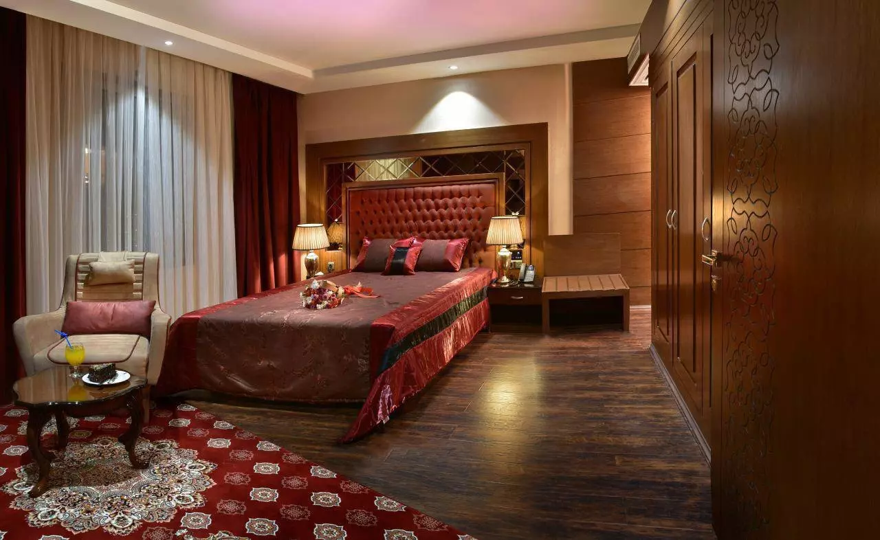 Almas Novin Hotel