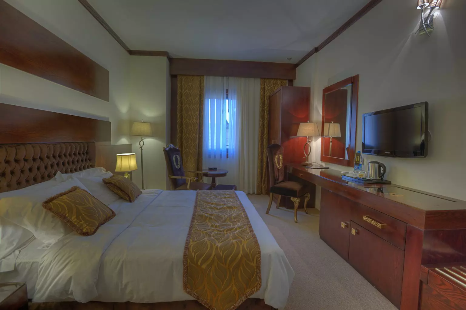 Darvishi Royal Hotel