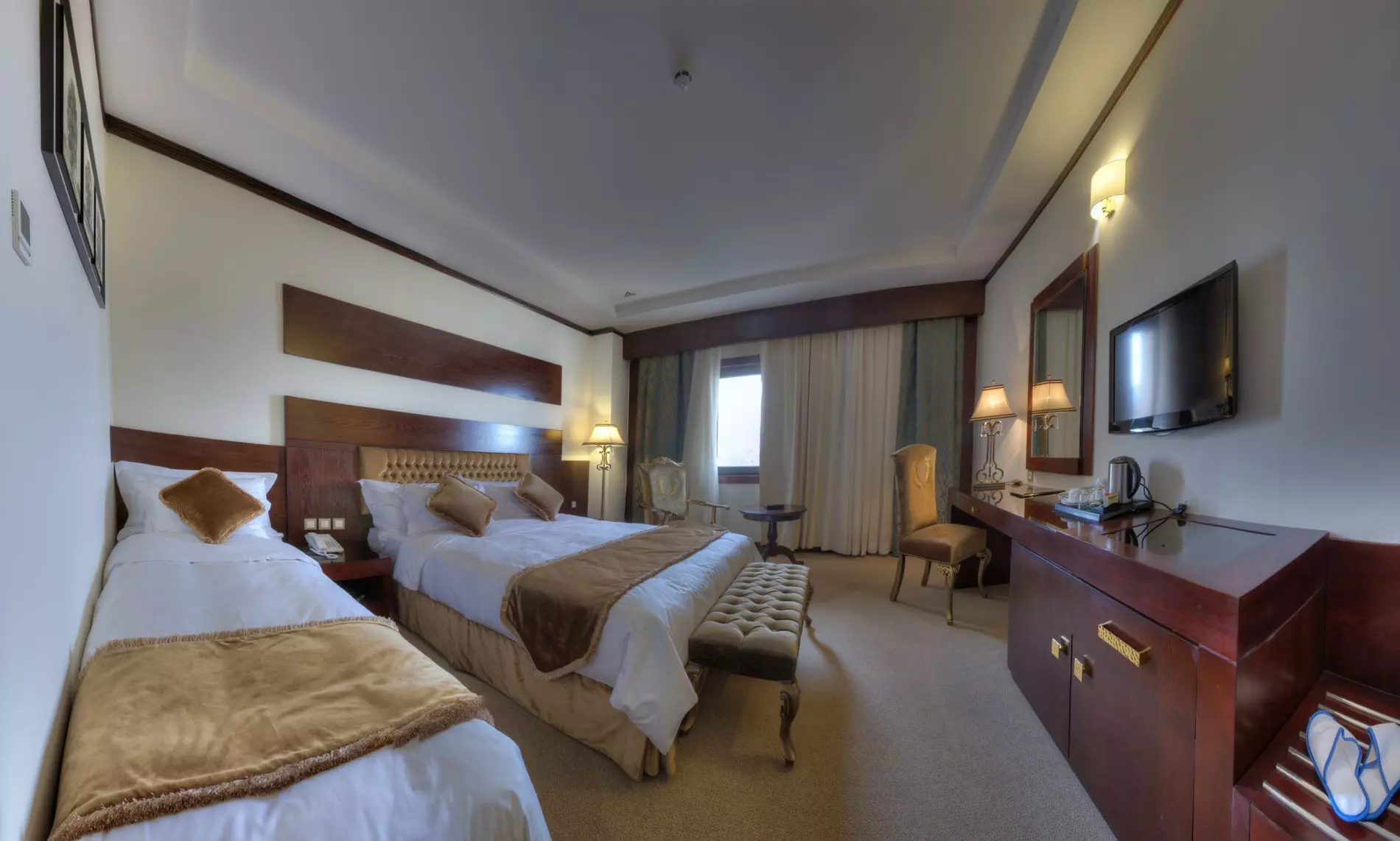 Darvishi Royal Hotel