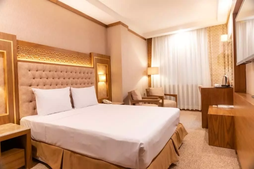 Rona Hotel