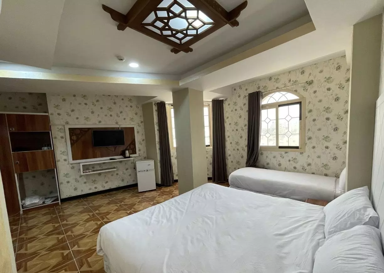 Sarina Hotel