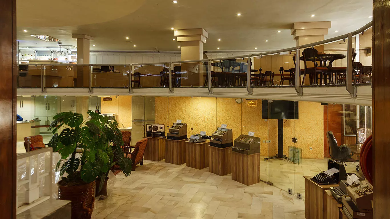 Piroozy Hotel