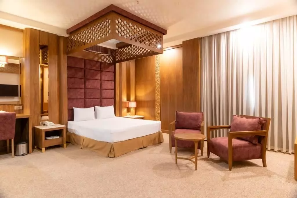 Rona Hotel