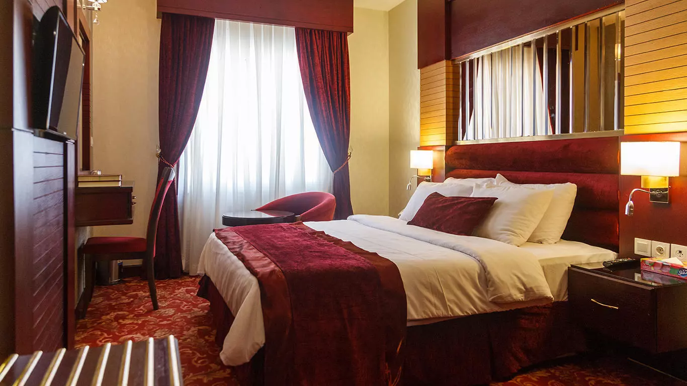 Almas Hotel