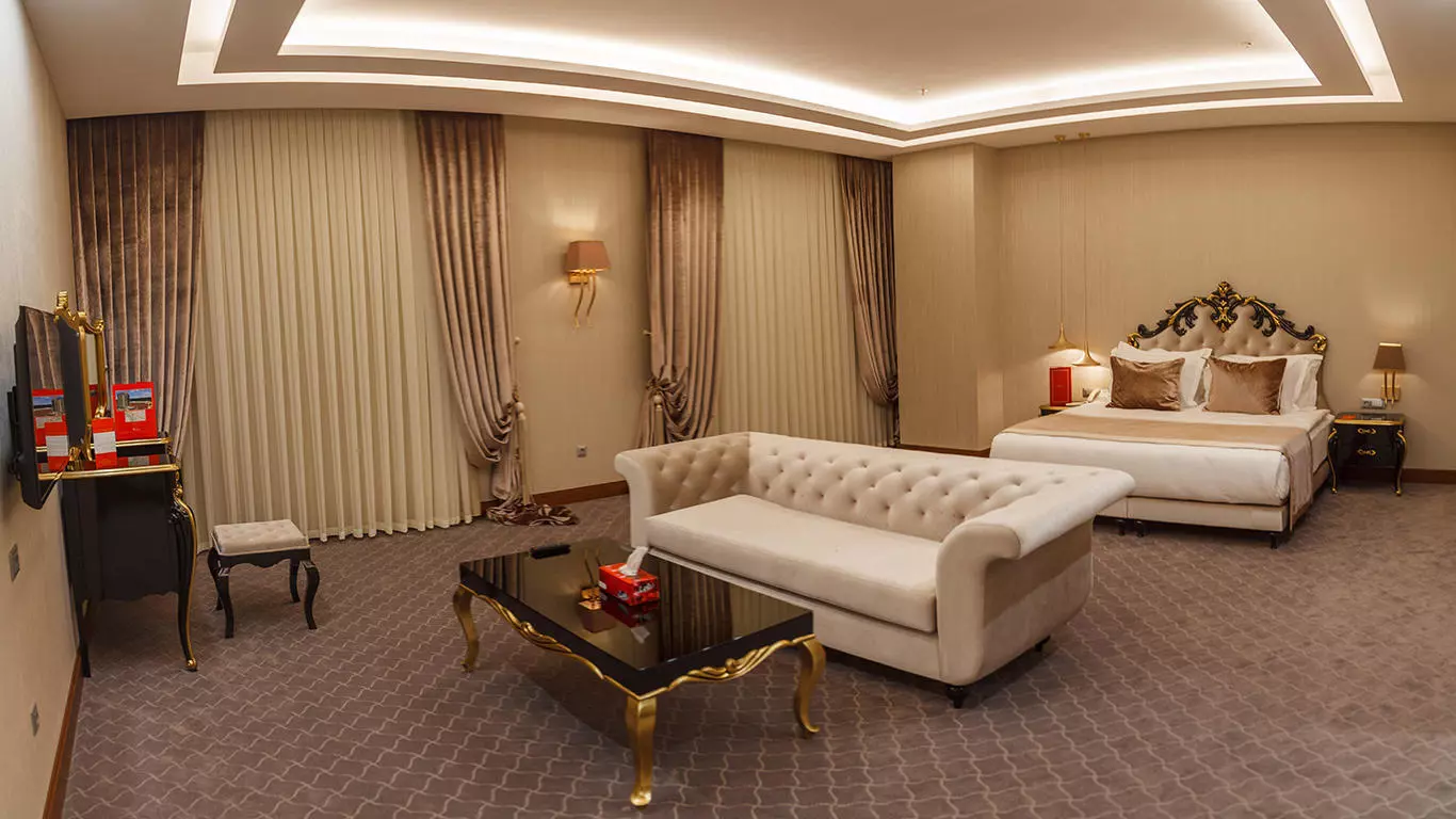 Laleh Park Hotel