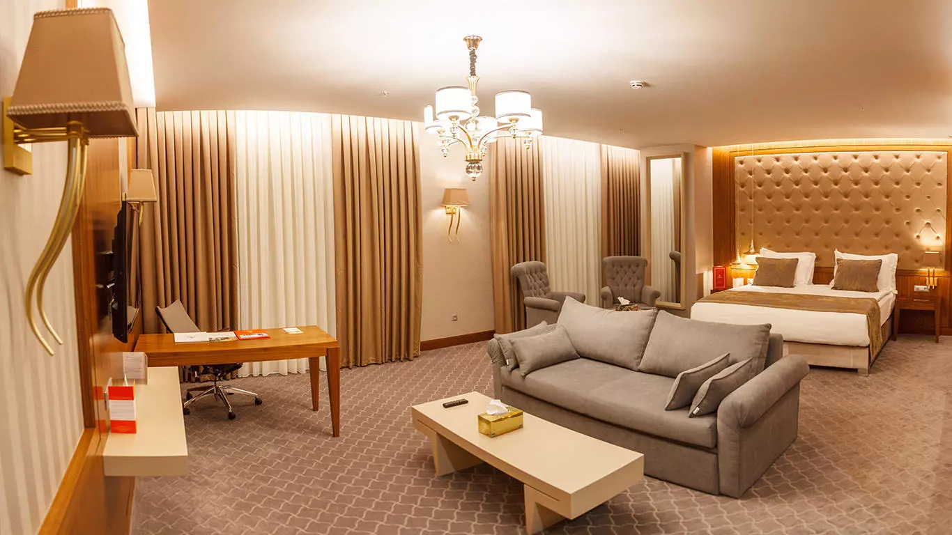 Laleh Park Hotel