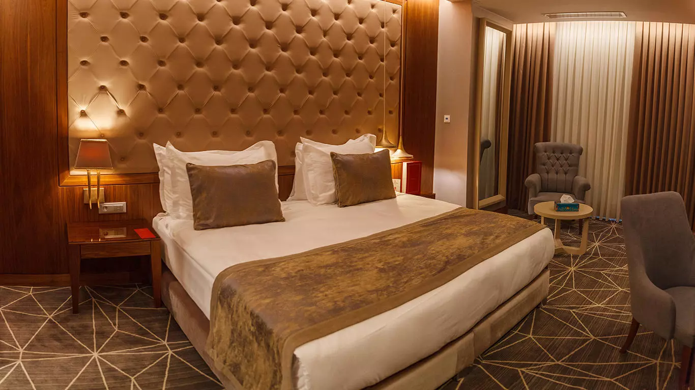 Laleh Park Hotel