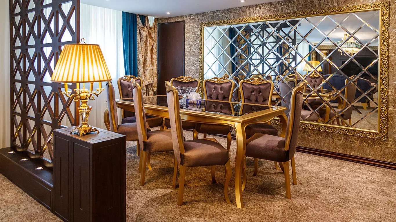 Laleh Hotel