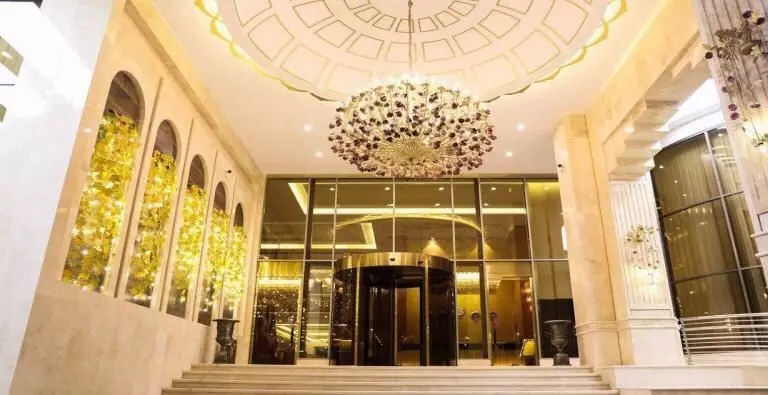 Sarina Hotel