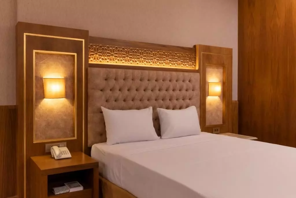 Rona Hotel