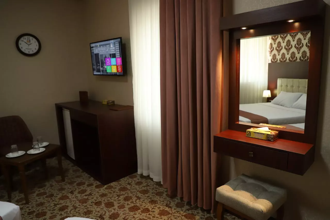 Niayesh Hotel