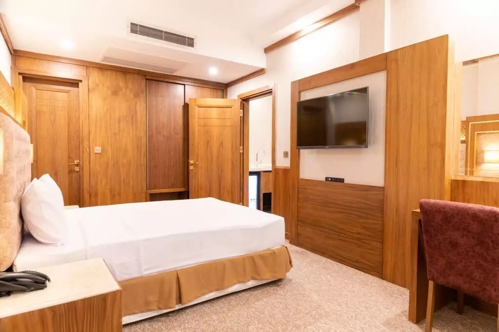 Rona Hotel