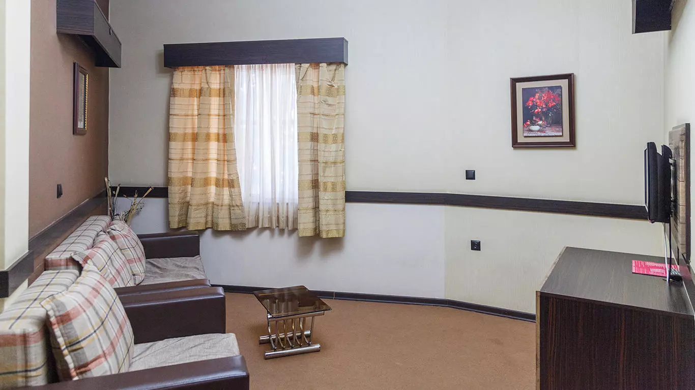 Apadana Hotel
