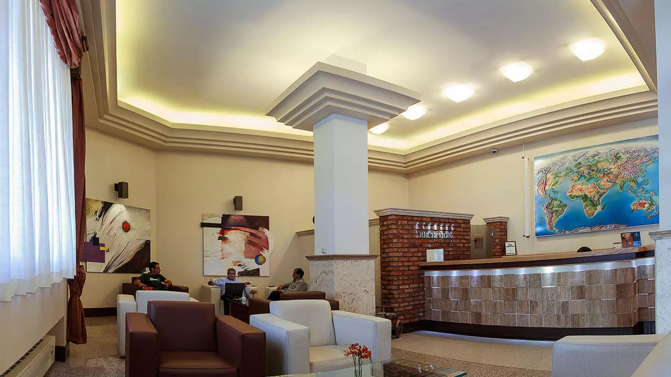 Eskan Forsat Hotel