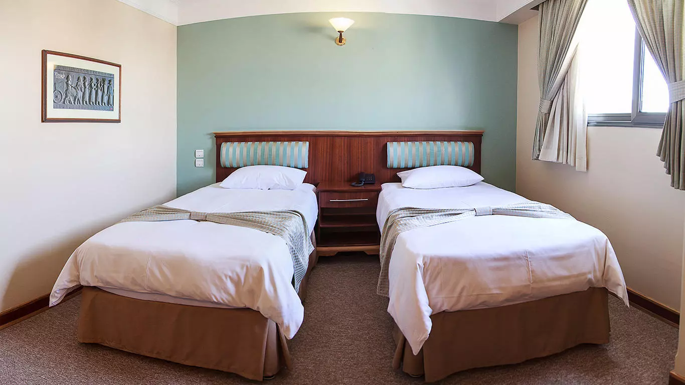 Eskan Forsat Hotel