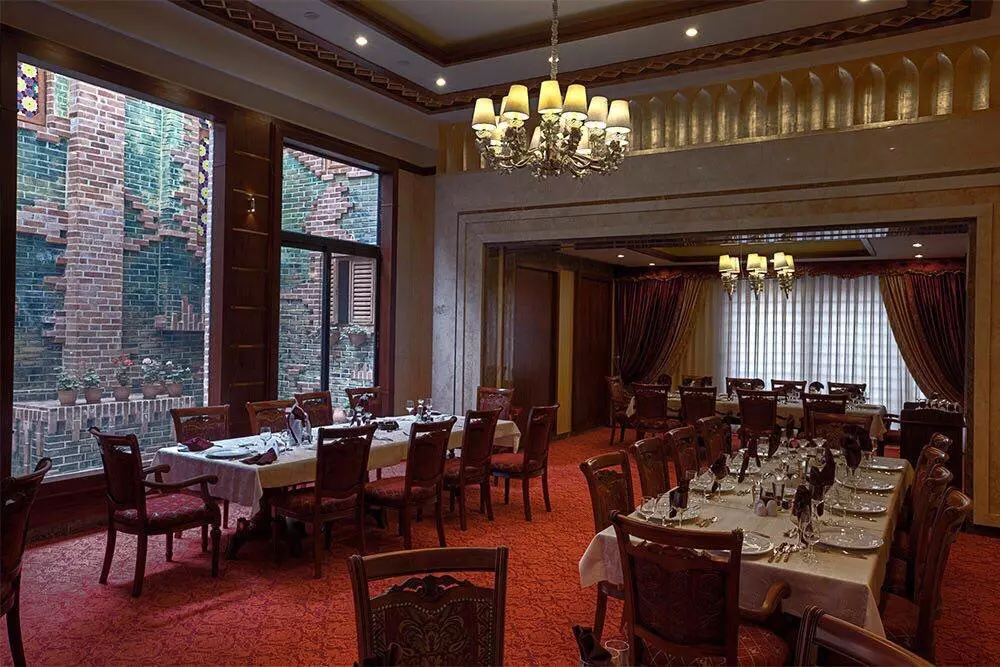 Darvishi Royal Hotel