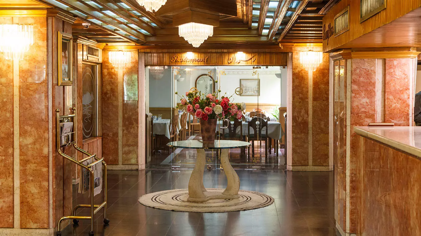 Alborz Hotel