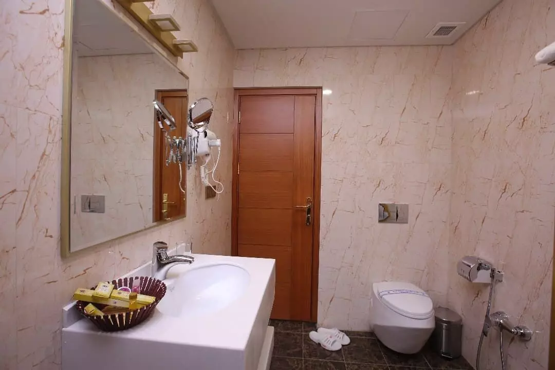 Sarina Hotel