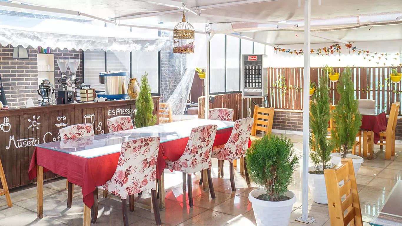 Espadana Hotel