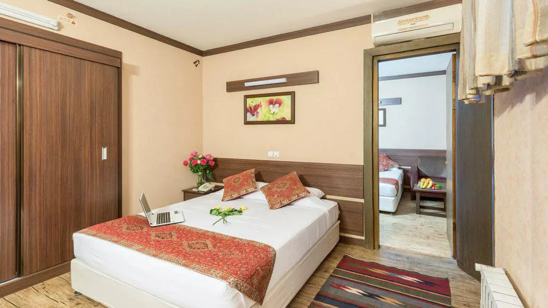 Sheykh Bahaei Hotel