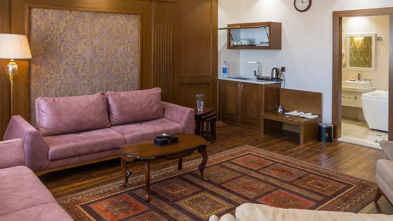 Almas Novin Hotel
