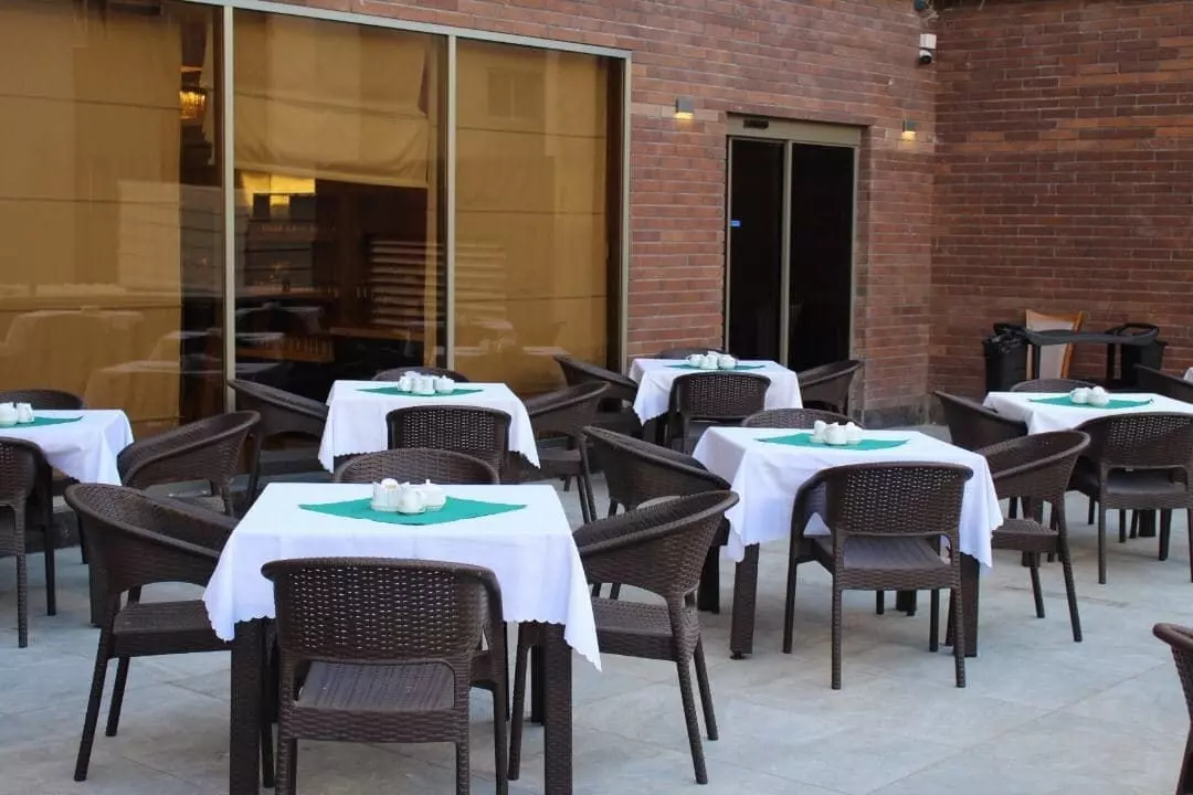 Sarina Hotel