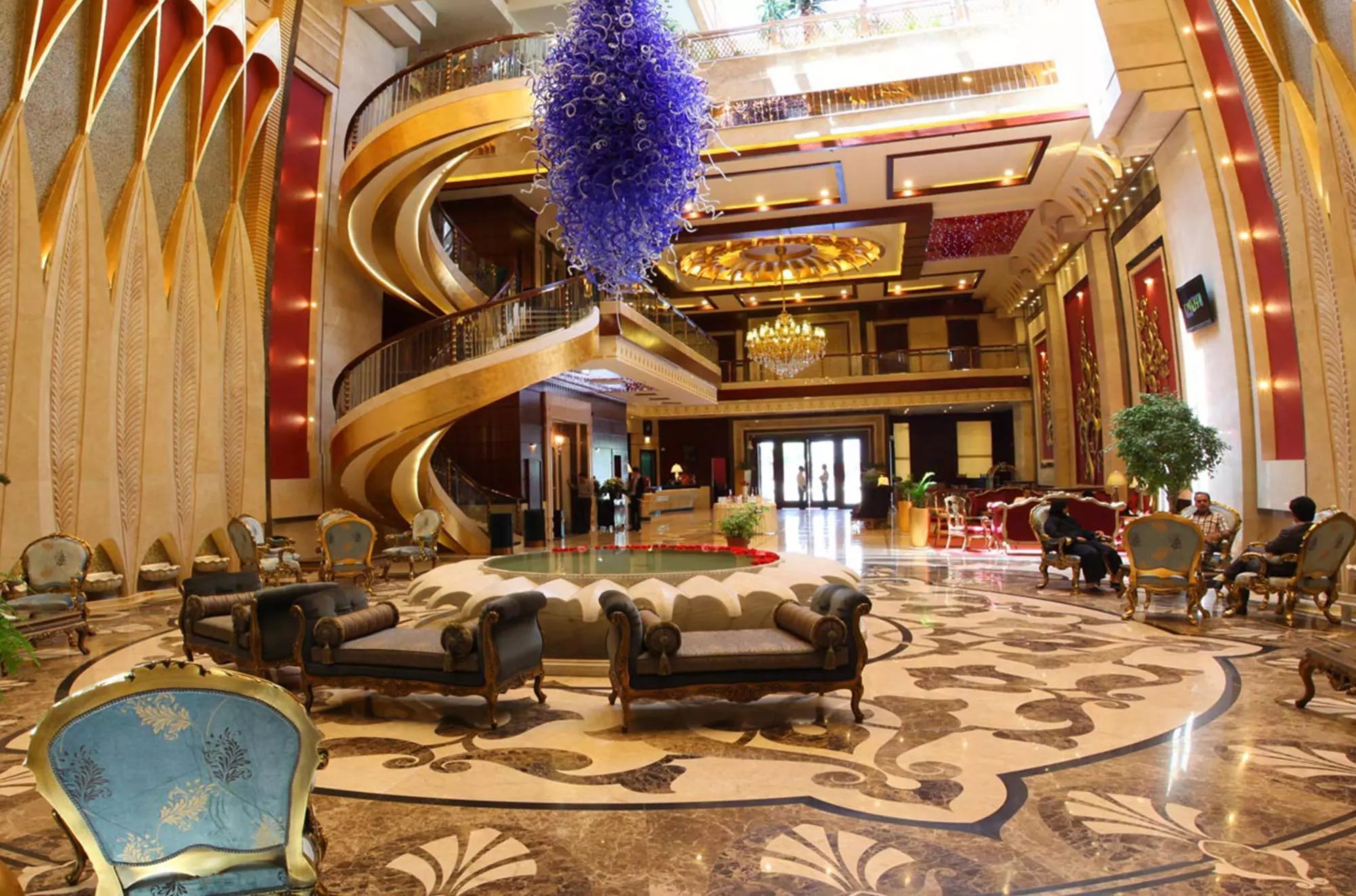 Darvishi Royal Hotel