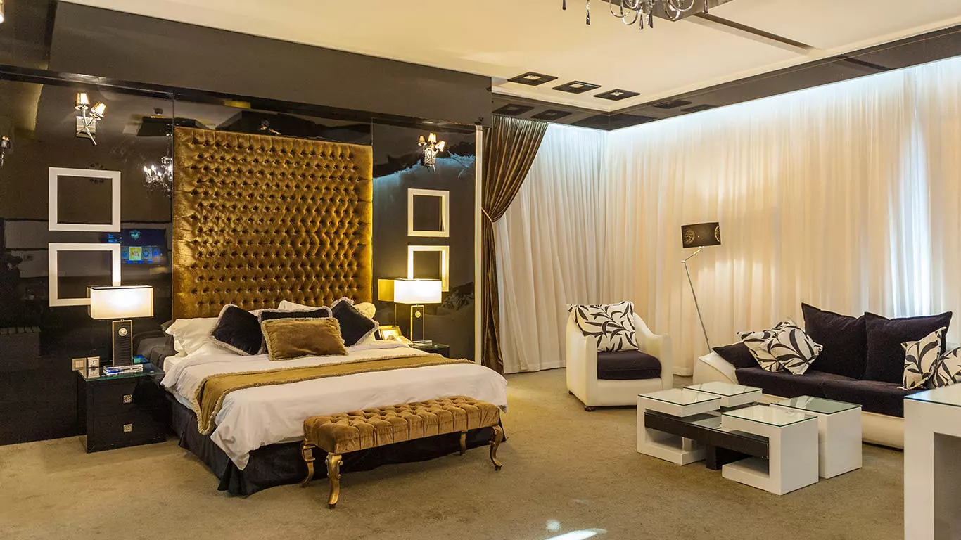 Darvishi Royal Hotel
