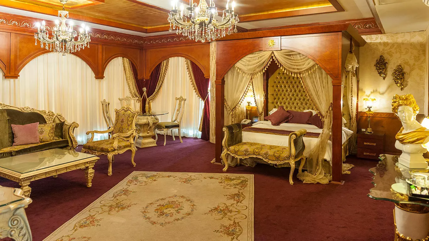 Darvishi Royal Hotel
