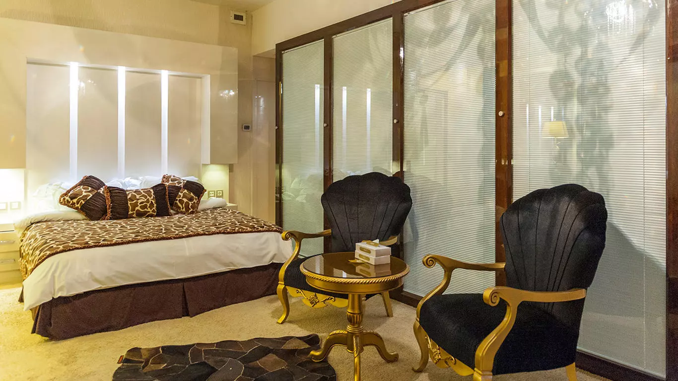 Darvishi Royal Hotel