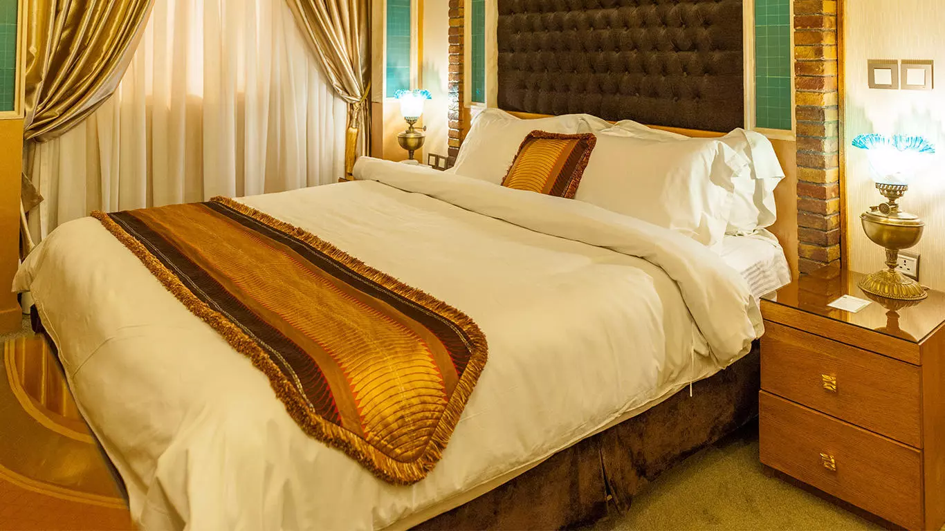 Darvishi Royal Hotel