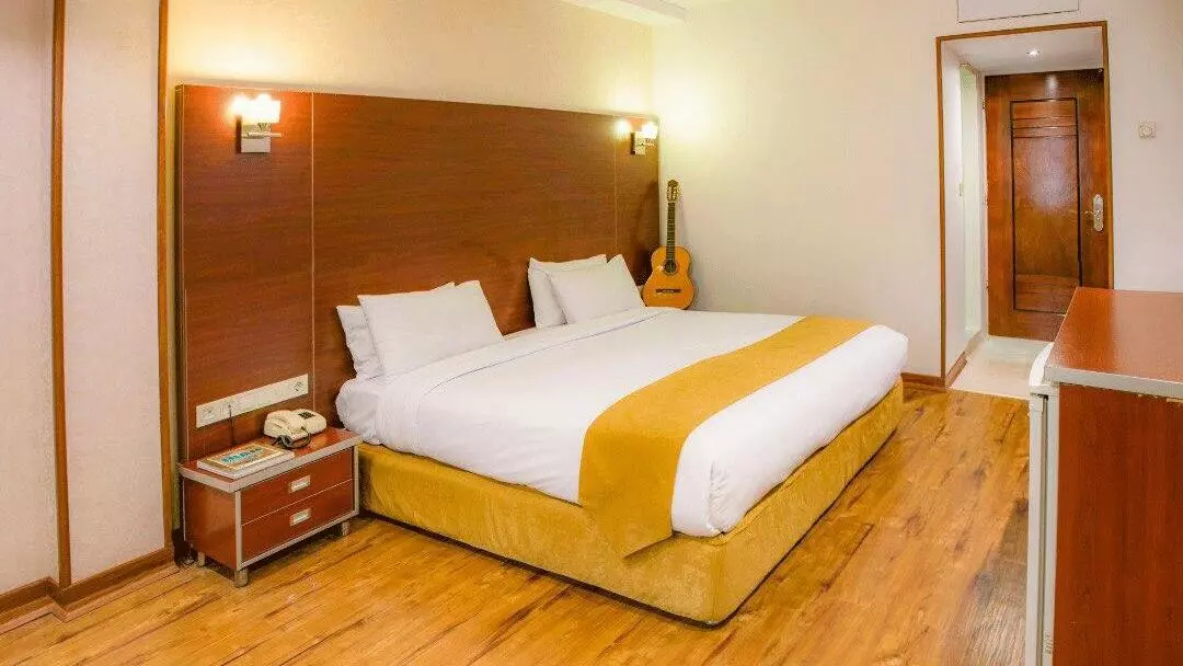 Piroozy Hotel