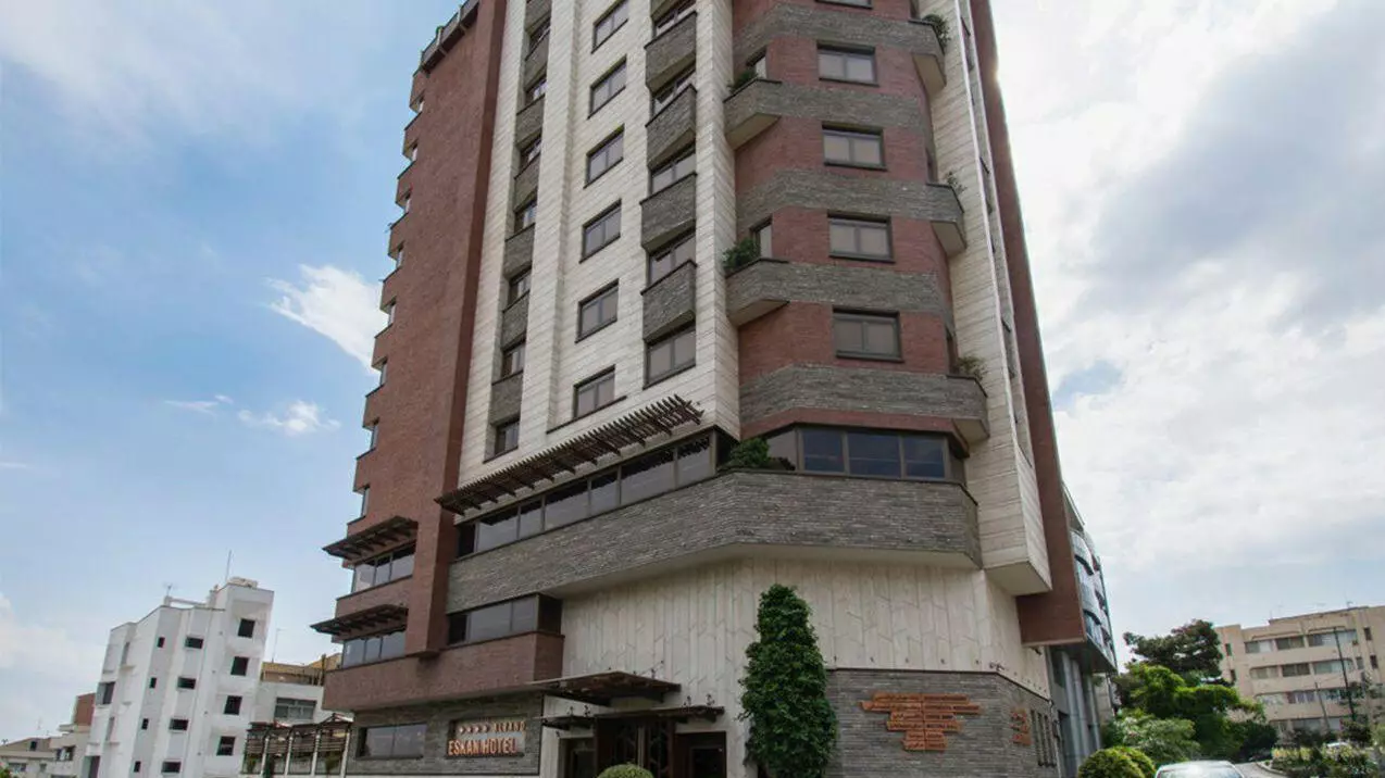 Eskan Alvand Hotel