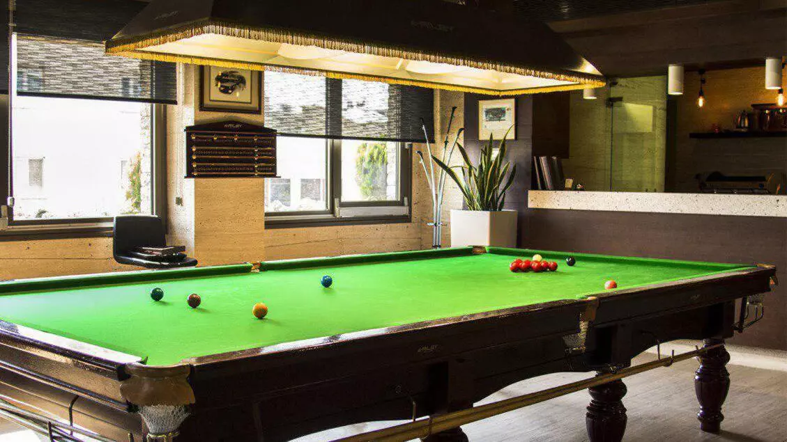Eskan Alvand Hotel