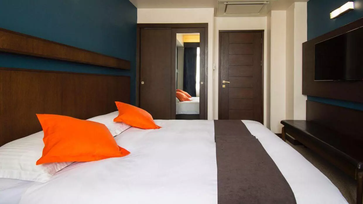 Eskan Alvand Hotel