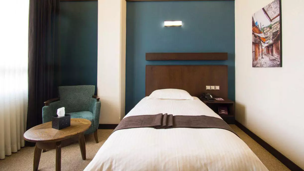 Eskan Alvand Hotel