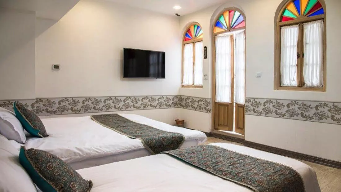 Atigh Traditional Hotel