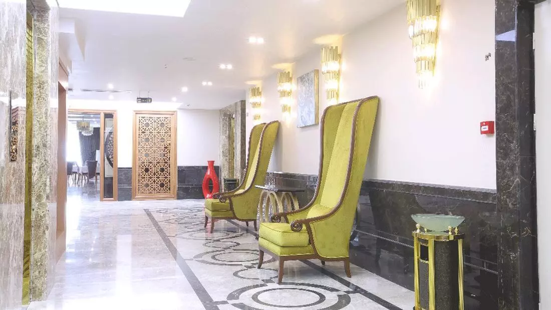 Sarina Hotel