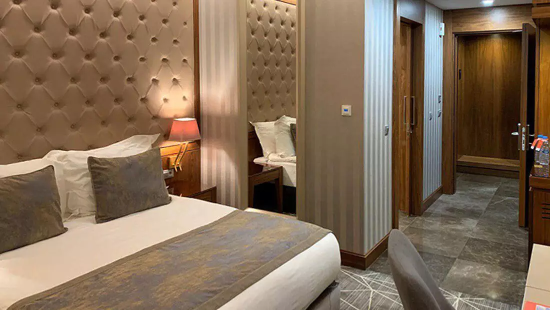 Laleh Park Hotel