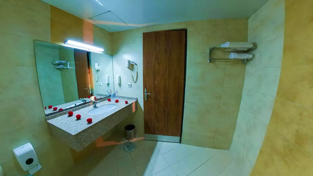 Iran Zamin Hotel