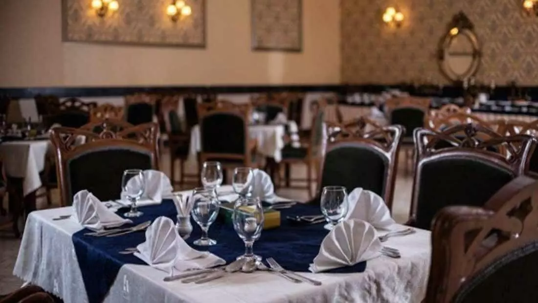 Aryo Barzan Hotel