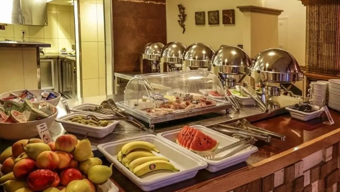 Eskan Forsat Hotel