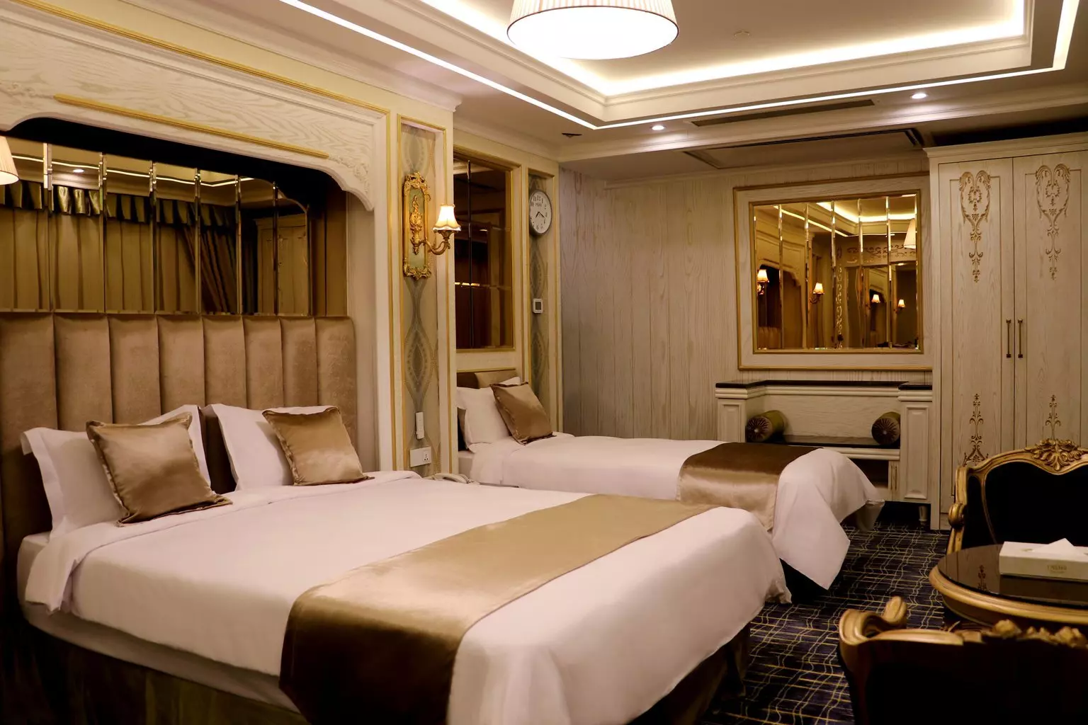 Rose Darvishi Hotel