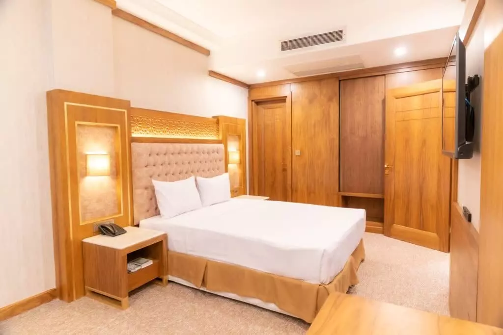 Rona Hotel