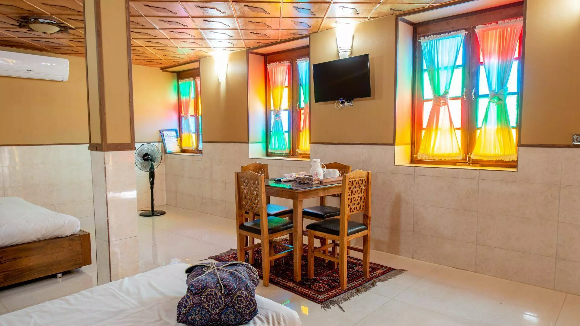 Niayesh Hotel