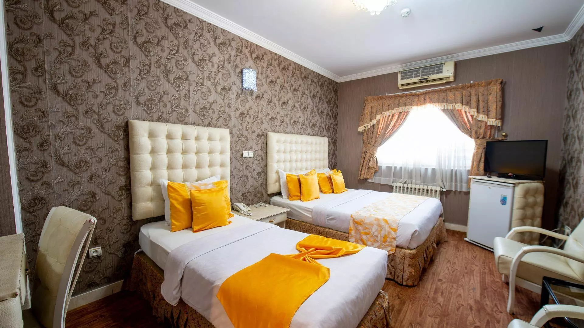 Parseh Hotel