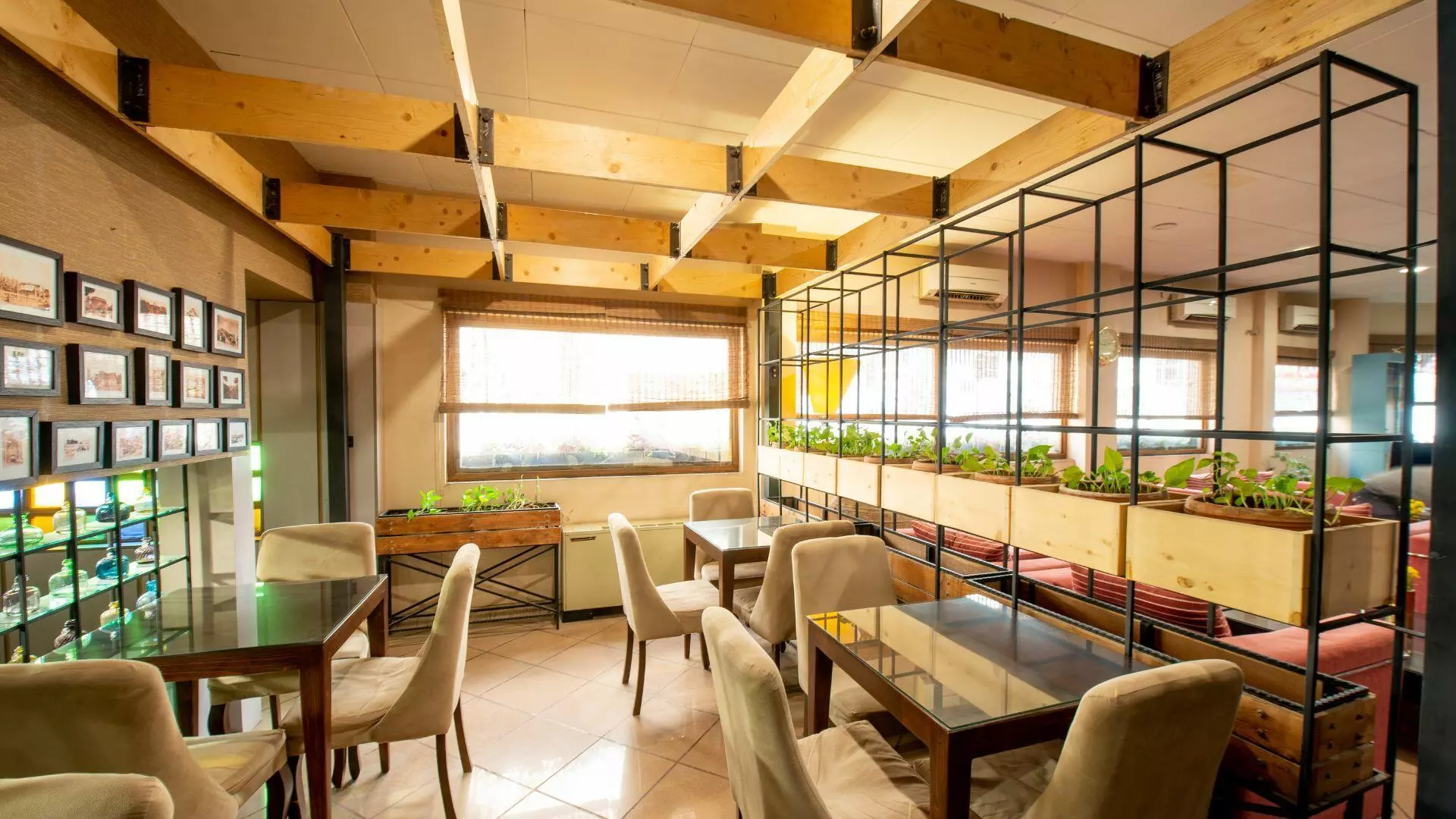 Roodaki Hotel