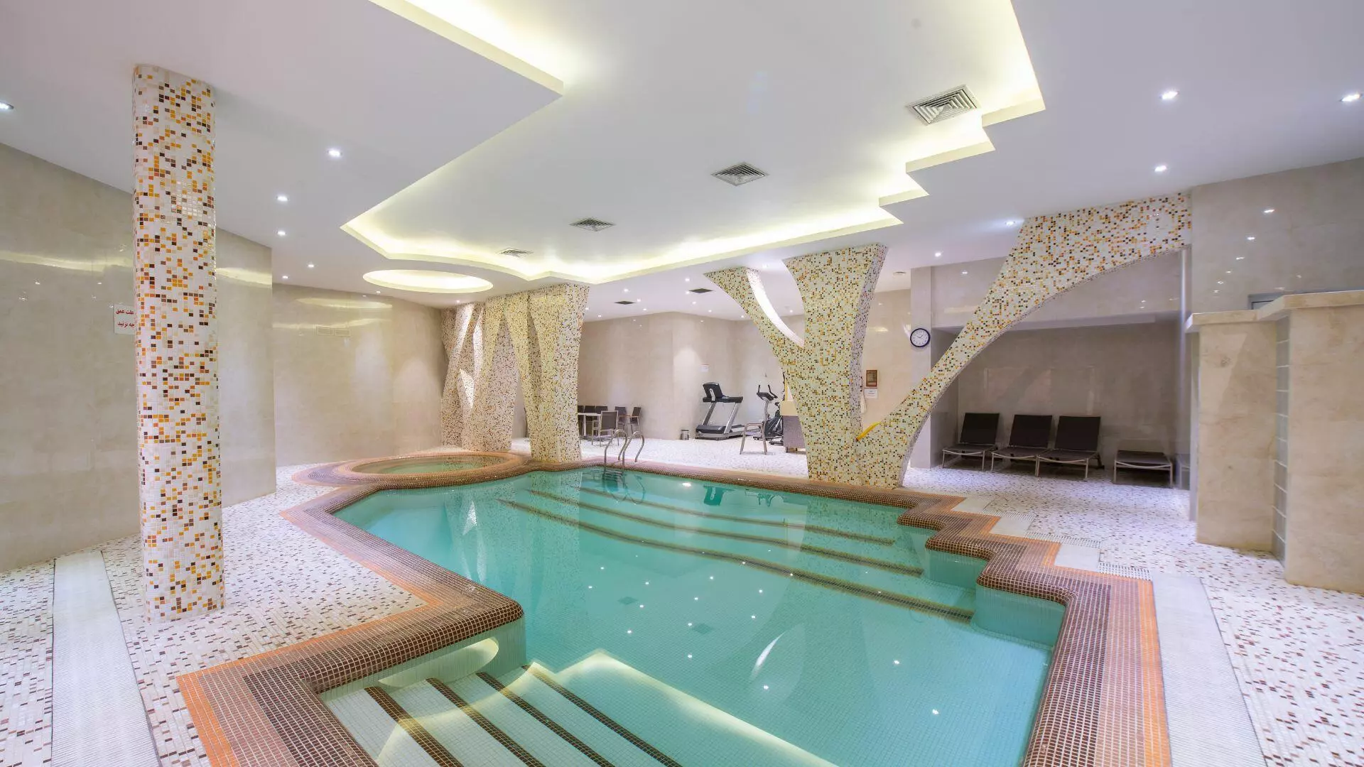 Shiraz Royal Hotel