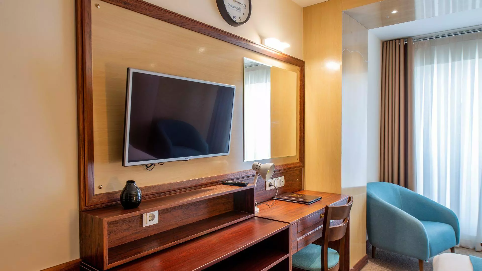 Shirazis Hotel